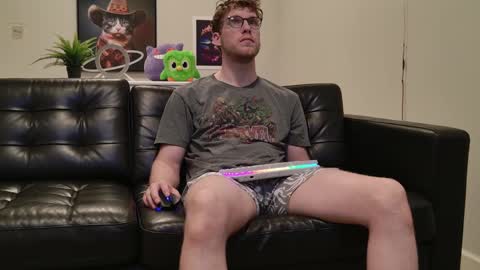 Snapshot of blueeyedtallguy chatting on October 2025 01:03:02 AM blueeyedtallguy online show from October 2025 01:03:02 AM