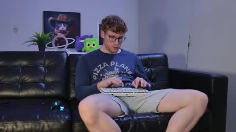 Snapshot of blueeyedtallguy chatting on October 2025 01:08:02 AM blueeyedtallguy online show from October 2025 01:08:02 AM