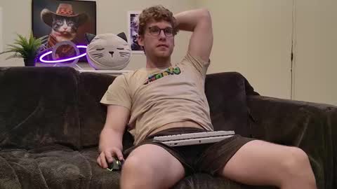 Snapshot of blueeyedtallguy chatting on November 2025 06:43:02 PM blueeyedtallguy online show from November 2025 06:43:02 PM