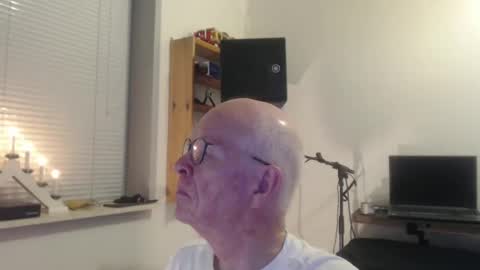 blueeyesn8 online show from December 2025 07:09:01 PM