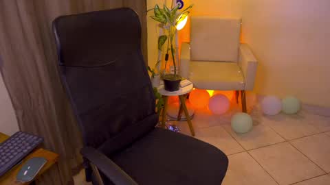 FLORAA online show from April 2026 07:37:01 PM