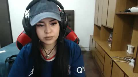 Snapshot of bluegoddessstoned chatting on September 2025 02:57:01 AM bluegoddessstoned online show from September 2025 02:57:01 AM