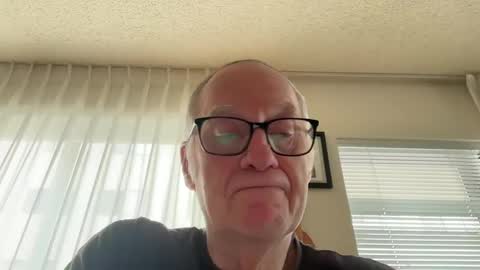 Snapshot of blueyedudeseattle chatting on October 2025 04:46:01 PM Blueyedudeseattle online show from October 2025 04:46:01 PM