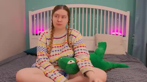 Snapshot of blush_ellie chatting on November 2025 08:58:02 PM Ellie3 online show from November 2025 08:58:02 PM