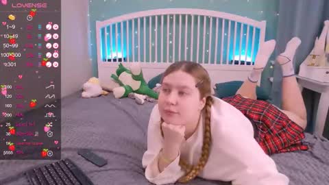 Snapshot of blush_ellie chatting on November 2025 09:25:02 PM Ellie3 online show from November 2025 09:25:02 PM