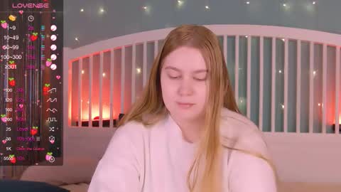 Snapshot of blush_ellie chatting on December 2025 10:03:01 PM Ellie3 online show from December 2025 10:03:01 PM