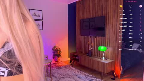 Mikki chan online show from October 2025 02:51:02 PM