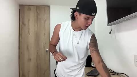 Bob  INDEPENDENT MODEL online show from September 2025 02:00:02 AM