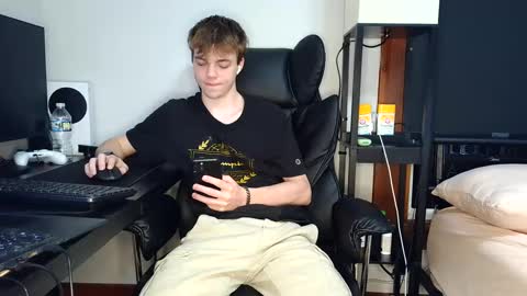 bobby72738 online show from September 2025 11:54:01 PM