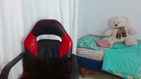 Snapshot of bonni_blonde chatting on February 2025 03:27:01 AM Bonnie online show from February 2025 03:27:01 AM