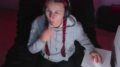 Bonnie Help me reach 500 likes online show from October 2025 10:31:01 PM