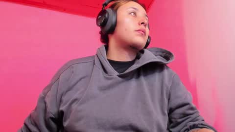 Bonnie Help me reach 500 likes online show from February 2026 05:11:02 PM