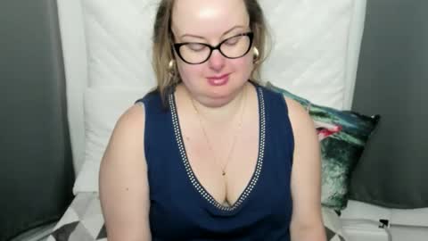 Bonnie online show from November 2025 05:08:02 AM