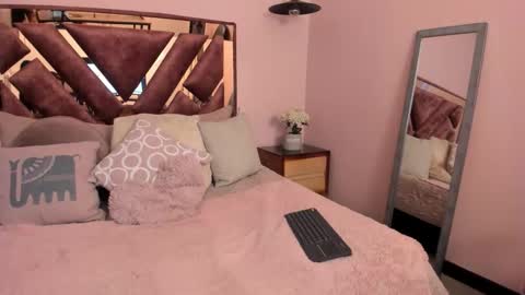 Snapshot of bonny_jones2 chatting on September 2025 12:51:01 PM Bonny Jones online show from September 2025 12:51:01 PM