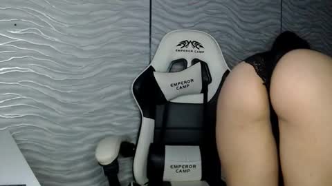 bonny_klyde95 online show from October 2025 11:54:01 AM