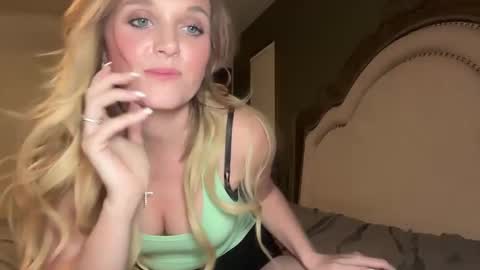 booksnlooksgirl online show from December 2024 03:06:01 AM