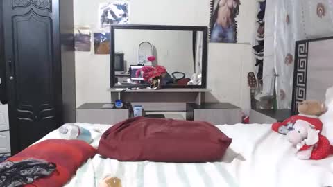 bouncingassxx online show from April 2026 06:17:01 PM