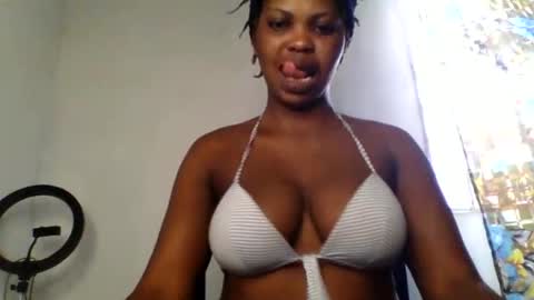 Snapshot of bouncingxxx_ass chatting on October 2025 04:40:02 PM mirabel online show from October 2025 04:40:02 PM