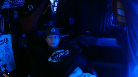 Snapshot of bowerboi1217 chatting on November 2025 06:02:01 AM Bowerboi1217 online show from November 2025 06:02:01 AM