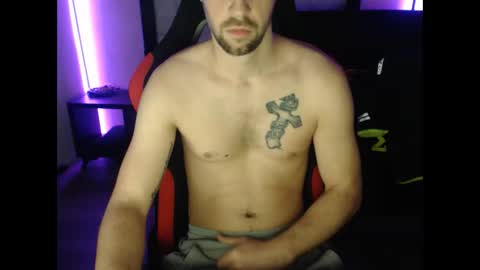 boy_t0y89 online show from January 2025 05:55:01 AM