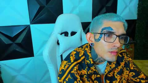 boy_tatto77 online show from December 2025 06:37:02 PM