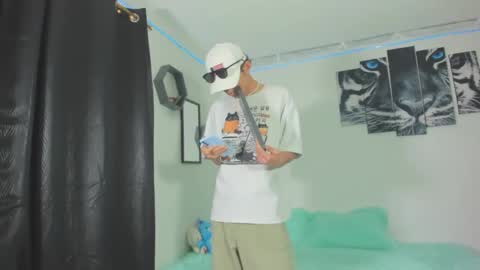 Snapshot of boys4hot_777 chatting on March 2025 01:43:01 AM boys4hot_777 online show from March 2025 01:43:01 AM