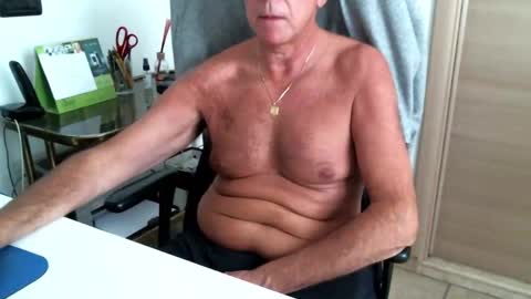 Snapshot of braccobald chatting on October 2025 09:57:02 AM Braccobald online show from October 2025 09:57:02 AM