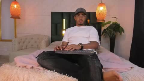 Snapshot of brand_collins chatting on November 2025 03:06:02 PM Brand online show from November 2025 03:06:02 PM