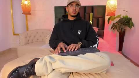 Snapshot of brand_collins chatting on November 2025 11:42:01 AM Brand online show from November 2025 11:42:01 AM