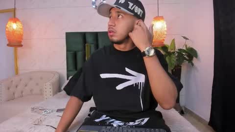 Snapshot of brand_collins chatting on November 2025 11:21:02 AM Brand online show from November 2025 11:21:02 AM