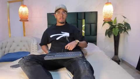 Snapshot of brand_collins chatting on November 2025 11:35:01 AM Brand online show from November 2025 11:35:01 AM