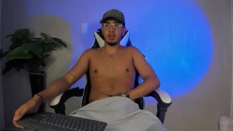 Snapshot of brand_collins chatting on December 2025 09:10:02 PM Brand online show from December 2025 09:10:02 PM