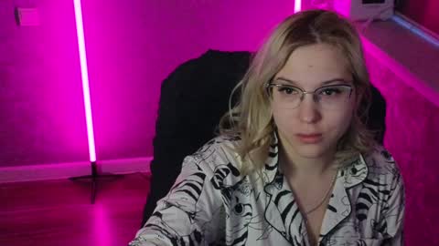 Belle  online show from January 2025 02:43:02 AM