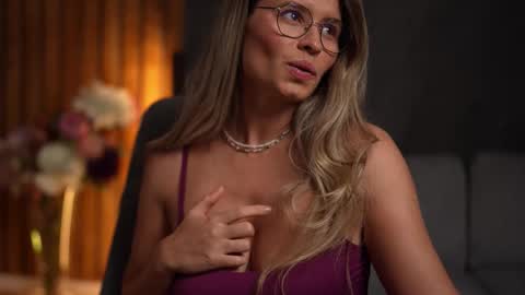 Alex online show from October 2025 04:10:01 AM