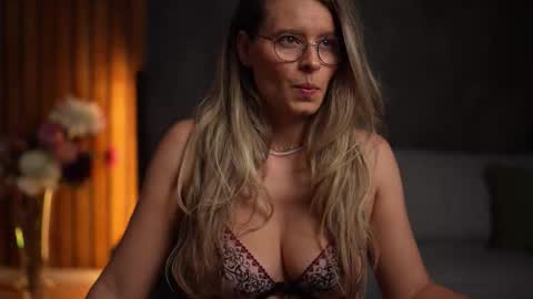 Alex online show from October 2025 05:11:02 AM