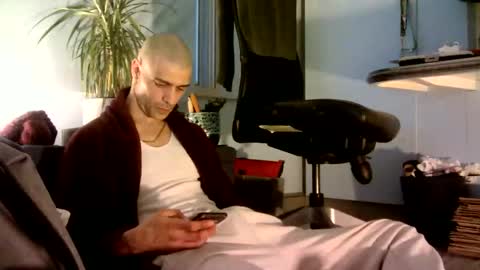 Snapshot of bratdownunder chatting on December 2025 07:36:02 AM Bratdownunder online show from December 2025 07:36:02 AM