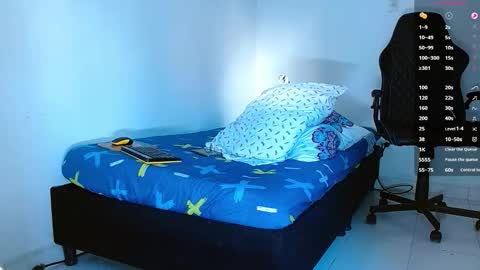 Snapshot of bray_hotboy chatting on December 2025 10:19:01 PM Bray Hotboy online show from December 2025 10:19:01 PM