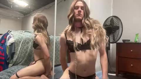 Snapshot of breakingkatie chatting on November 2025 05:13:02 PM BreakingKatie online show from November 2025 05:13:02 PM