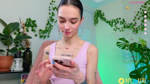 Snapshot of breeding_material chatting on January 2025 03:21:01 PM Ashley Dolce and Lou online show from January 2025 03:21:01 PM