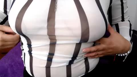 Snapshot of brendasantos_77 chatting on October 2025 01:46:02 PM brendasantos_77 online show from October 2025 01:46:02 PM