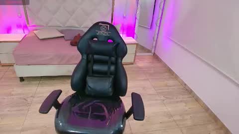 BRENDDA  online show from November 2025 03:30:02 AM