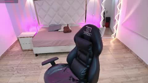 BRENDDA  online show from November 2025 03:19:02 AM