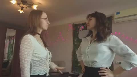 Mia and Maxina online show from April 2026 09:45:02 AM