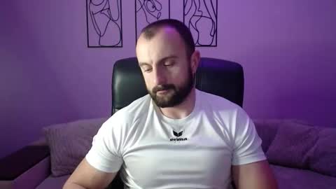 brindlefly69 online show from November 2025 11:31:02 AM