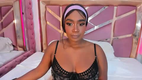 Snapshot of britanymooree chatting on April 2026 01:29:01 AM Britany online show from April 2026 01:29:01 AM
