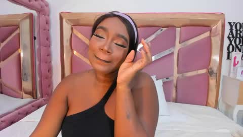 Snapshot of britanymooree chatting on April 2026 08:33:02 PM Britany online show from April 2026 08:33:02 PM