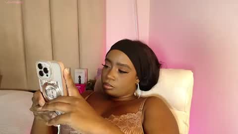 Snapshot of britanymooree chatting on June 2026 11:17:02 PM Britany online show from June 2026 11:17:02 PM