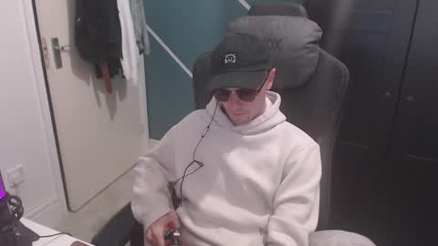 Snapshot of britishbigdick_ chatting on October 2025 06:04:01 PM britishbigdick_ online show from October 2025 06:04:01 PM