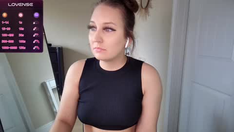 brookebee online show from December 2024 07:43:02 PM