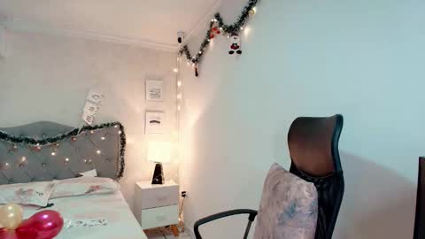 Brook Loves online show from December 2025 05:28:02 PM